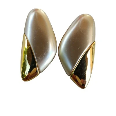 Napier Large Faux Pearl Earrings Gold Tone Mussels Imitated Modernist Earrings  - Изображение 1 из 4