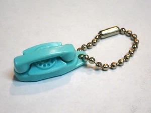 Vintage Schlüsselanhänger blau Prinzessin Telefon Werbung 60er Jahre Ära bunt - Bild 1 von 2