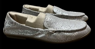 ZAPATOS SIN CORDONES HUSH PUPPIES AIDI MOCASÍN ESTAMPADO METÁLICO PLATEADO PARA MUJER TALLA 9 Foto 1 de 4