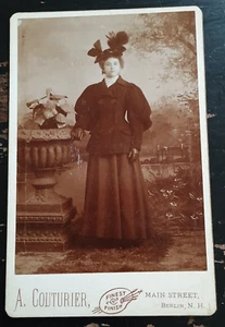 1897 Main Street Berlin NH, New Hampshire Woman Studio Portrait Cabinet Card - Bild 1 von 8