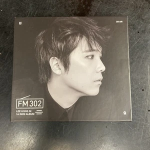 LEE HONG GI Official Abum FM302 1st Mini Album FTIsland Basses Kpop Kwave Kstar - Picture 1 of 6