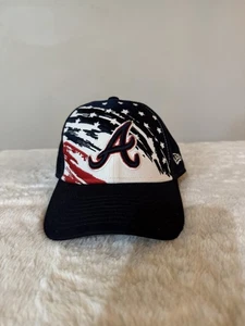 Gorra de béisbol Atlanta Braves juvenil New Era 9Forty ajustable bandera de Estados Unidos - Imagen 1 de 5