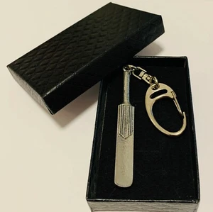 CRICKET BAT SILVER PEWTER 3D KEYRING IN BLACK GIFT BOX BIRTHDAY XMAS PRESENT - Picture 1 of 5