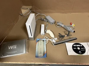 Nintendo Wii Console Bundle White RVL-001 Authentic Tested!! - Picture 1 of 8