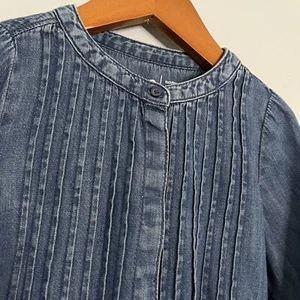 Gap Long Sleeve Girls Button up Shirt Denim Blue Size 5 - Picture 1 of 8