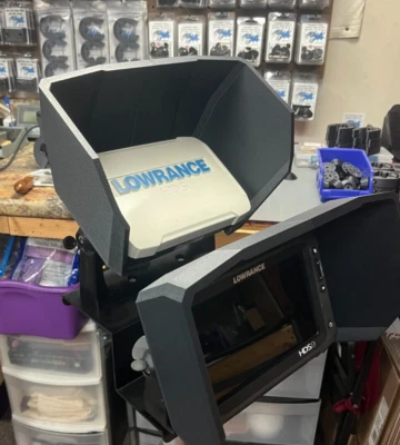 Lowrance HDS 7 Gen3, Heavy Duty Sun Shade with theft deterrent gimble knob kit