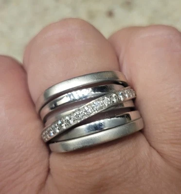 ANILLO LESLIE ICÓNICO UNO A ERRE 18KT WG DOS DIAMANTES TEXTURIZADOS 0,60CT TALLA 9,5 12 GRAMOS Foto 1 de 4