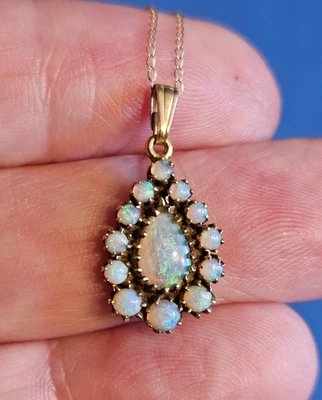 Colgante con halo en racimo de ópalo de fuego lágrima de oro amarillo macizo de 14K con cadena de 10K Foto 1 de 4