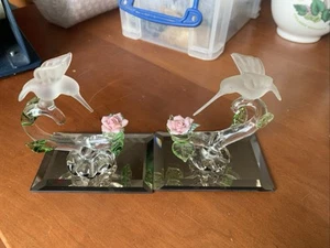 Pair of Glass ornaments-Hummingbirds on flowered branch-set on mirrors - Picture 1 of 3