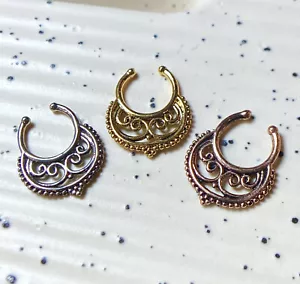 1pc Non-Piercing Crescent Swirl Septum Hanger Clip-On Fake Nose Ring BodyJewelry - Picture 1 of 10