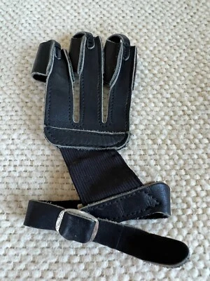 Leather Archery Finger Tabs - Image 1 of 4