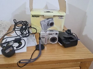 Nikon Coolpix 880 digital camera 3MP Boxed With Accessories - Picture 1 of 11
