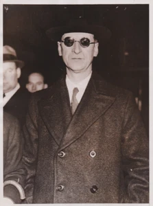 1937 Press Photo Irish President Eamon De Valera Wearing Sunglasses in London - Picture 1 of 2