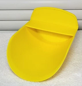 Tupperware Utensil Sugar Scoop. Yellow - Picture 1 of 5