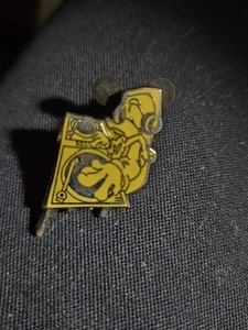 2011 Disney Pin Donald Duck Listing To Music With Headphones - Picture 1 of 3