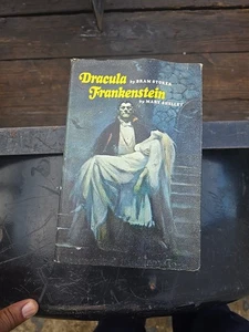 Dracula & Frankenstein Hardcover Book – Bram Stoker & Mary Shelley –... - Bild 1 von 8