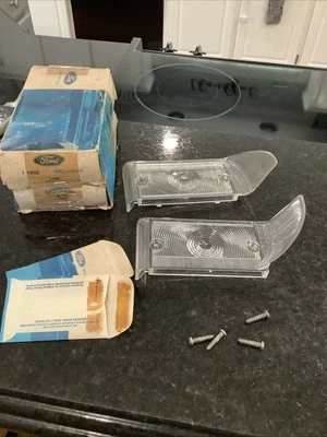 Nos 1968 - 1969 年福特猎鹰前停车灯镜头一对 C8DZ-13208-09 — 第 1/3 张图片