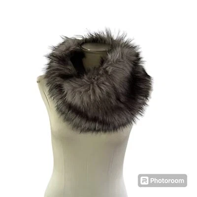 Bufanda infinita Michael Michael Kors gris imitación piel de coyote capucha Foto 1 de 4