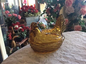 Vtg LG Wright Honey Amber Glass Hen on Nest Split Tail Basket Weave Large 7" - Picture 1 of 8