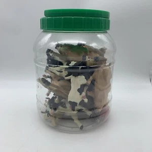Tub of various toy farm animals (over 1 kg) - Foto 1 di 4