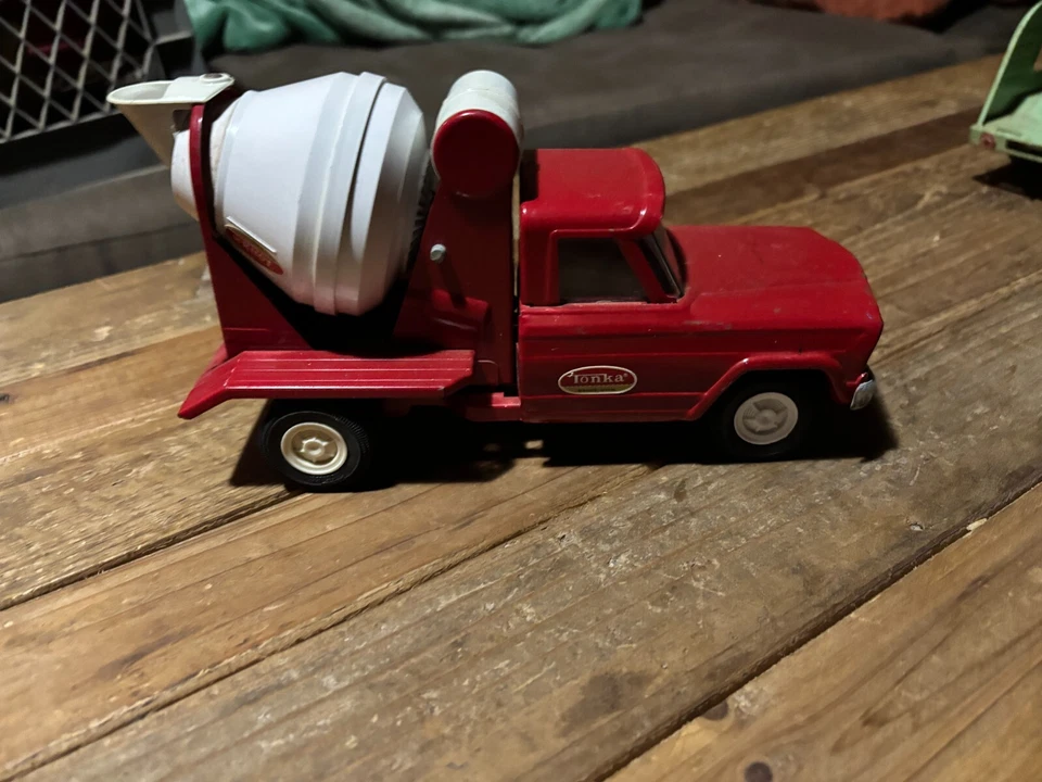 Mini Tonka 1966  Jeep  Gladiator Cement Truck - Image 1 of 4