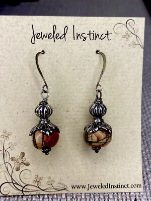 Brincos folheados a prata com miçangas de jaspe e Bali com quadro artesanal - Imagem 1 de 2