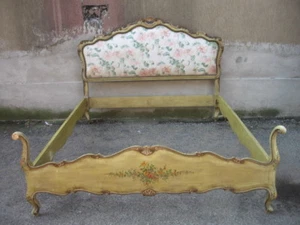 LETTO LACCATO VENEZIANO VERDE E DIPINTI A FIORI - STOFFA FANTASIA POCO RESTAURO - Foto 1 di 12