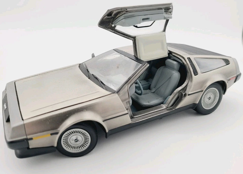 Sun Star 1/18 1981 DeLorean LK (DMC-12) 压铸模型无盒缺少左镜 — 第 1/4 张图片