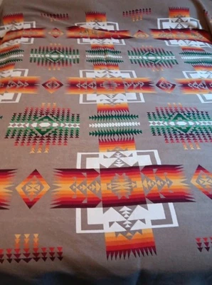 Vtg Wool Pendleton Beaver State Blanket Southwest Aztec Indian Theme 84 x 85  - Image 1 of 4