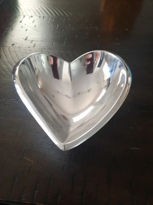 Mini cuenco Nambé Amore - decorativo en forma de corazón de 4,5 pulgadas Foto 1 de 4