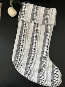 Herz & Hand Magnolie Weihnachtsstrumpf schwarz weiß gestreift mit grünen Poms - Bild 1 von 8