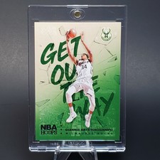 Giannis Antetokounmpo BUCKS NBA HOOPS INSERT CARD - INVESTMENT 