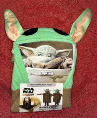 Poncho con capucha, baño, piscina y toalla de playa Star Wars The Mandalorian Baby Yoda Foto 1 de 4