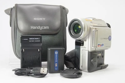 Sony Handycam DCR-PC100 Mini DV Camcorder Carl Zeiss Lens w/ Bag Japan - Image 1 of 4