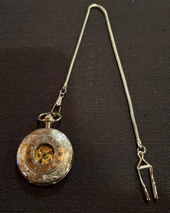 Vintage Skelotonisierte goldfarbene Taschenuhr mit Kette - Bild 1 von 4