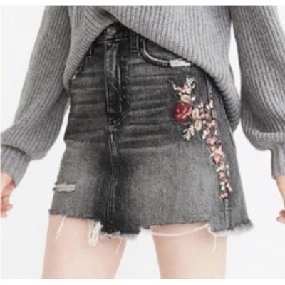 Falda Abercrombie Fitch Mujer 25 Negra Denim Floral Bordado Capricho Grunge Foto 1 de 4