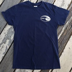 DIVE N SURF • Redondo Beach, California • Camiseta de Surf para Hombre Talla PEQUEÑA - Imagen 1 de 5