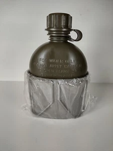 NEW AUTHENTIC US Military 1 QUART QT PLASTIC CANTEEN w/ USGI CANTEEN CUP MINT - Picture 1 of 9