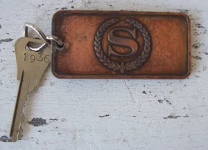 Vintage Paris France Sheraton Hotel Metal Room Key Fob~3 x 1.25 Inches - Picture 1 of 3