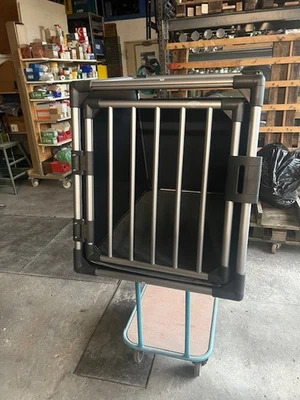 Aluminium Hundebox Auto Fab. Trixi gebraucht wegen Fehlkauf zu Verkaufen - Bild 1 von 4
