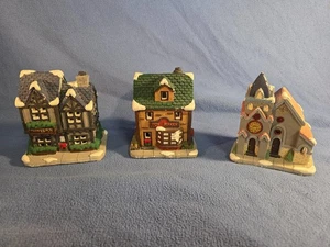 Miniatur Keramik Weihnachtshaus 3 Stück Themse Kneipe Spielzeugmacher Kirche Vintage - Bild 1 von 7
