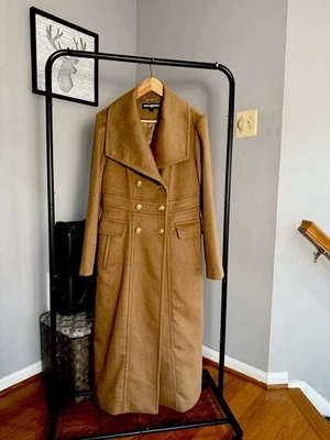 Karl Lagerfeld || Abrigo marrón pequeño para mujer Foto 1 de 4