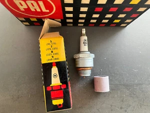 DKW F12 F12 SCHNELLASTER UNIVERSAL F94 F102 58-65 PAL Spark Plug X3 Units N.O.S - Picture 1 of 4