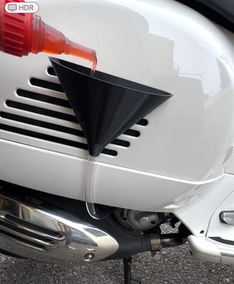Vespa 300/250GTS  Kit 150cc Rabbocco Olio Motore VESPA GTS topping Up Engine Oil - Image 1 of 4