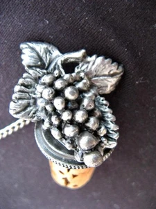 Decorative pewter wine bottle cork   Grapes and vine leaves  - Picture 1 of 1