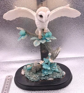 (975) Vintage Leonardo Collection Barn Owl Landing on branch. Free P&P in UK - Imagen 1 de 8