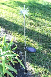 Set of 2 Garden Starburst Solar Powered Garden Yard Stake Color Change Light - Picture 1 of 2