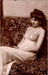 Traut French German Risque Near Nude Woman Dollar Girl alt 1910er Foto Postkarte - Bild 1 von 2