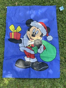 Disney Neu mit Etikett - "Santa Mickey" Gartenflagge - 28"x40" - Bild 1 von 7