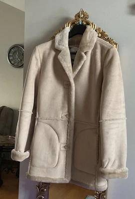 Chaqueta de peluche para mujer beige claro acabado gamuza piel sintética talla S, nueva con etiquetas. Foto 1 de 4